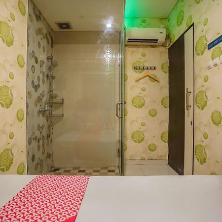 Super Oyo Capital O 92633 Spring Hotel Gubeng Surabaya Exteriör bild