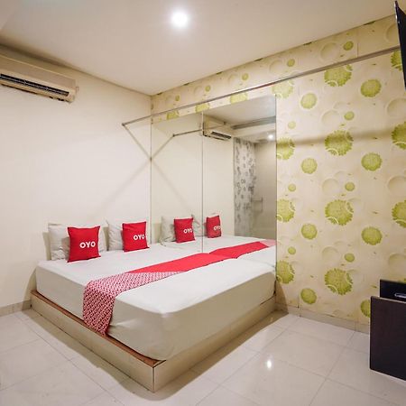 Super Oyo Capital O 92633 Spring Hotel Gubeng Surabaya Exteriör bild