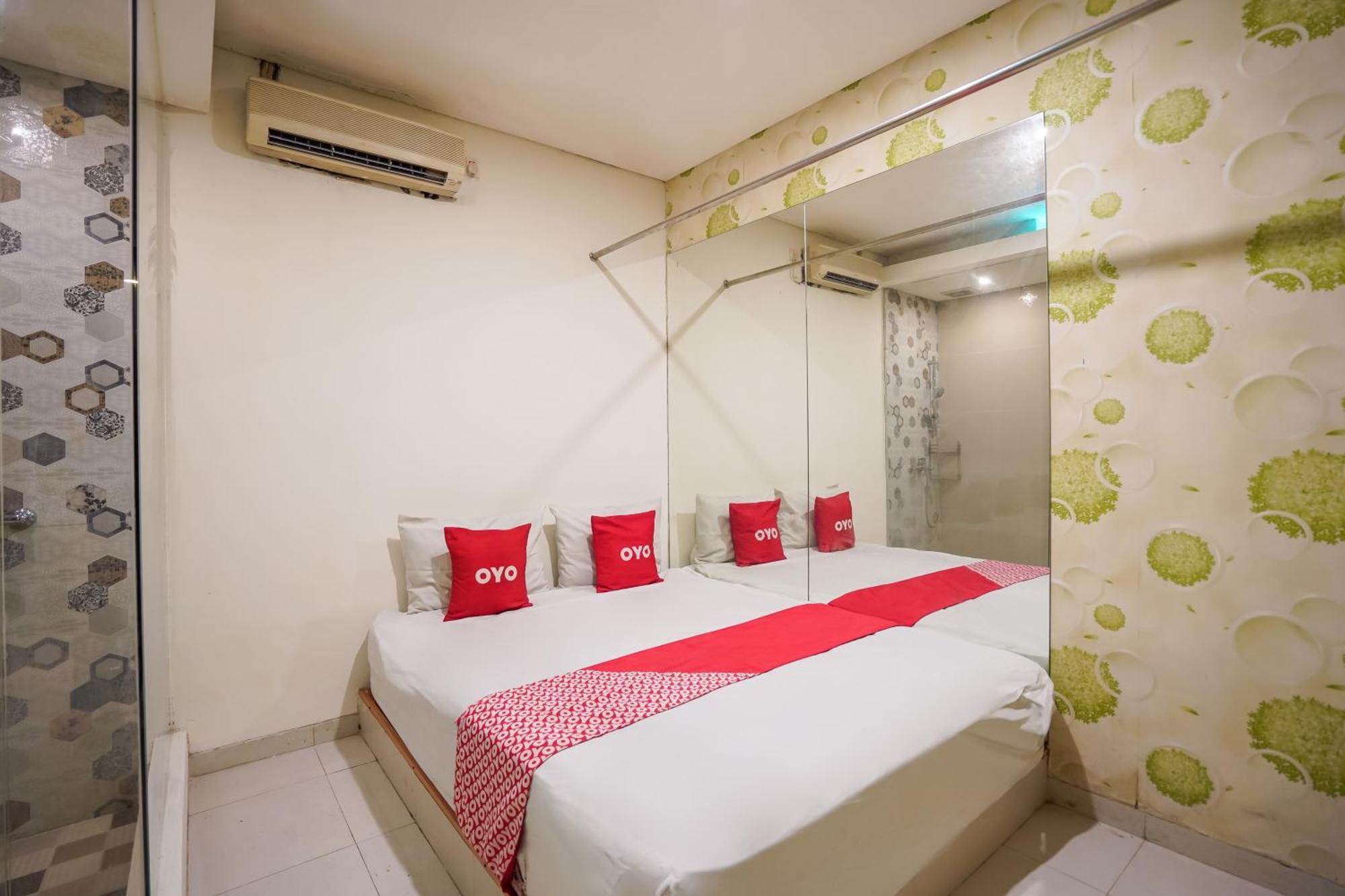 Super Oyo Capital O 92633 Spring Hotel Gubeng Surabaya Exteriör bild