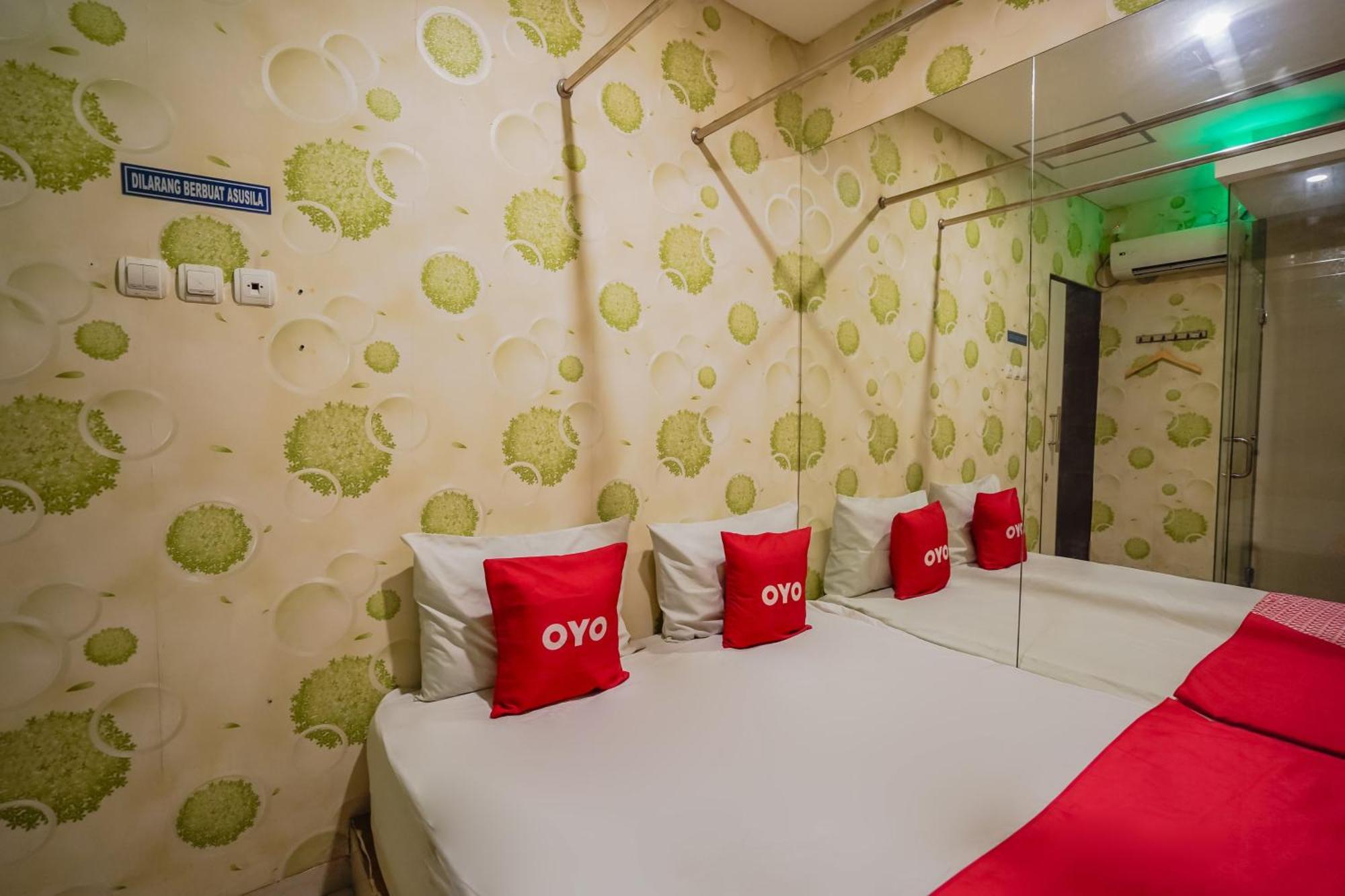 Super Oyo Capital O 92633 Spring Hotel Gubeng Surabaya Exteriör bild