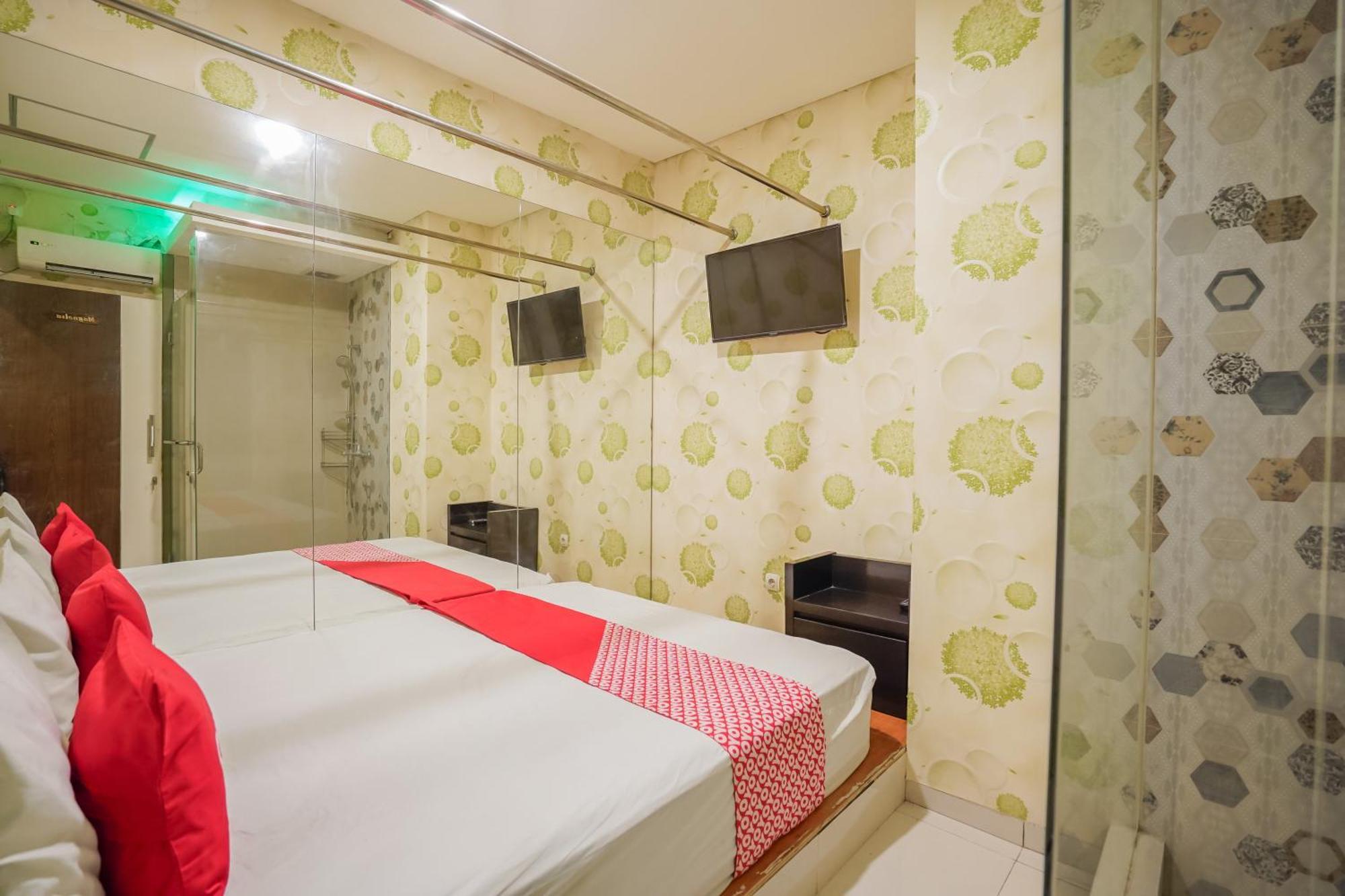 Super Oyo Capital O 92633 Spring Hotel Gubeng Surabaya Exteriör bild