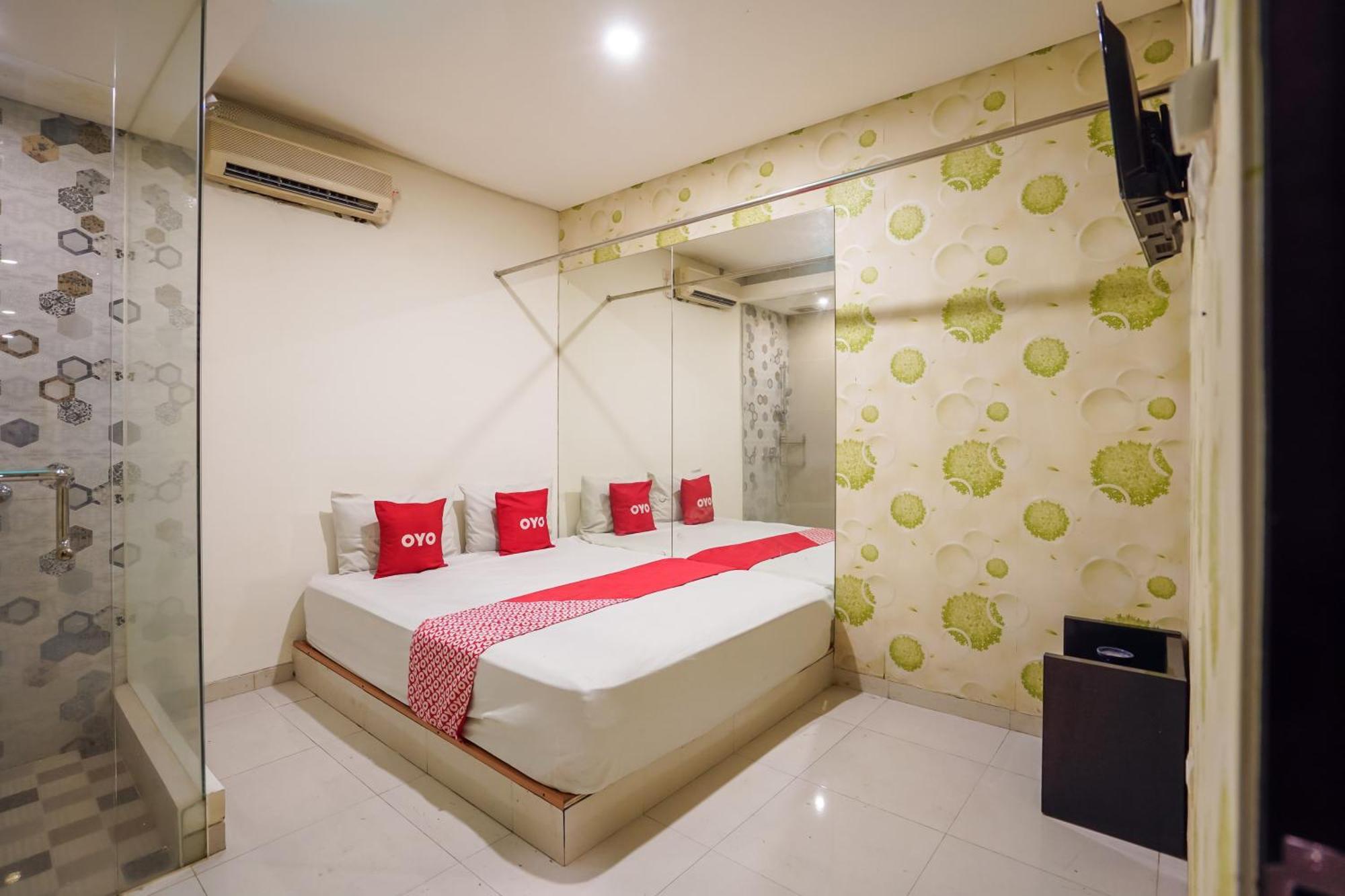 Super Oyo Capital O 92633 Spring Hotel Gubeng Surabaya Exteriör bild